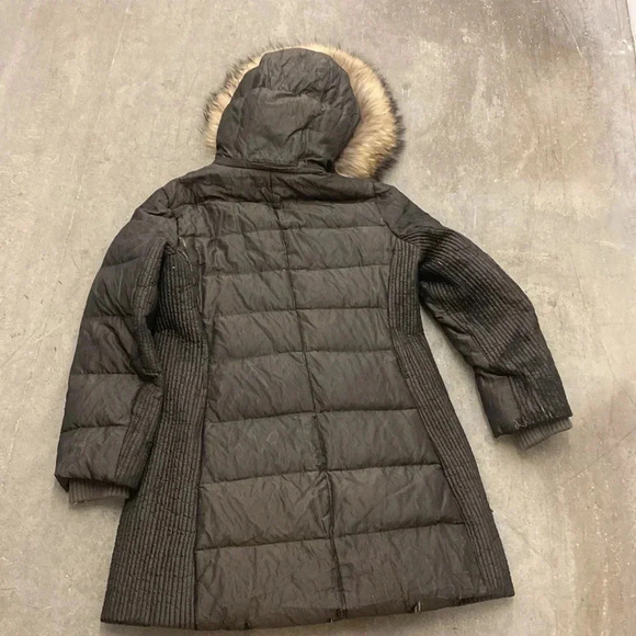 Authentic Burberry  winter coat with fur hood - Picture 4 of 13